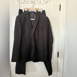 Calvin Klein Elegant Black Suit